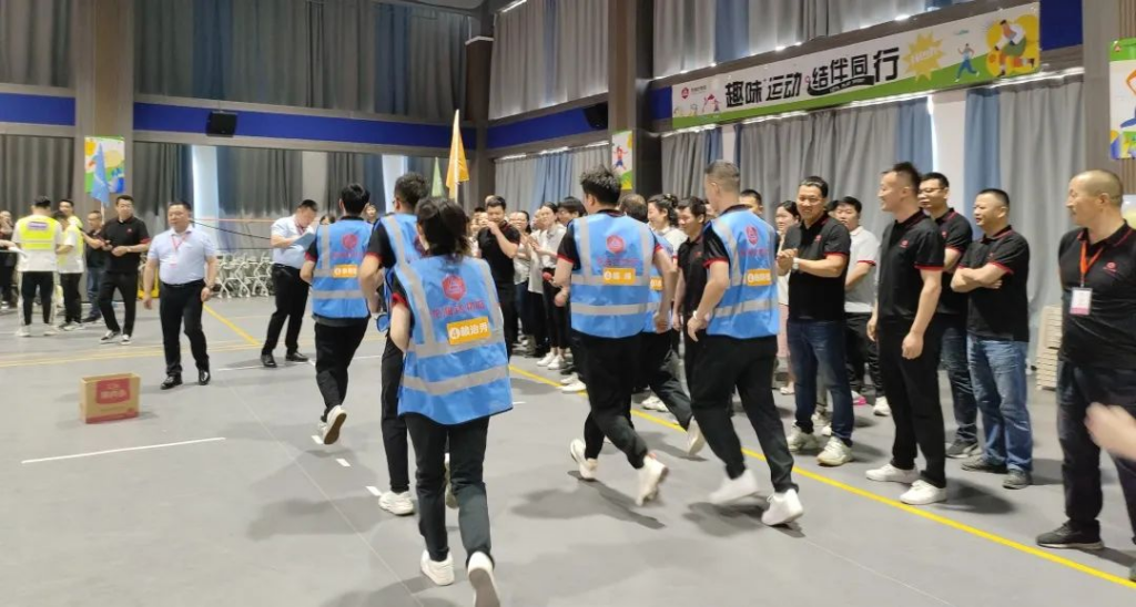 趣味运动结伴同行 | k8凯发物流趣味运动会