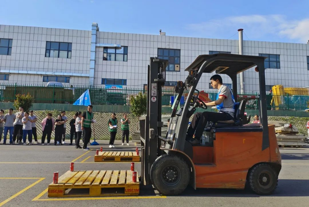 叉车“大比拼”,“老司机”来炫个技！